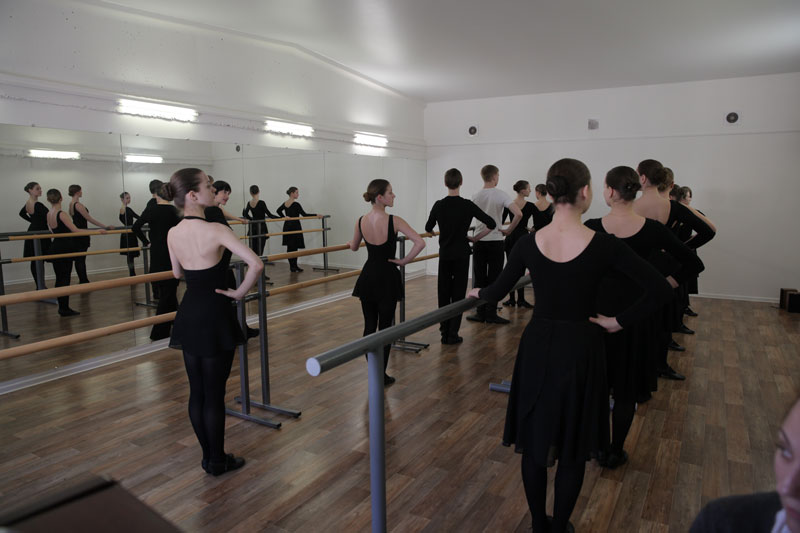 Характерный танец | занятия балетом в СПБ